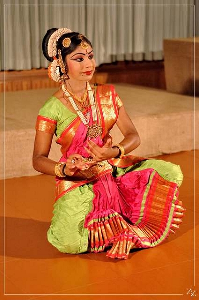 51089 Bharata Natyam 01-2014 (Zz) (Copier).jpg